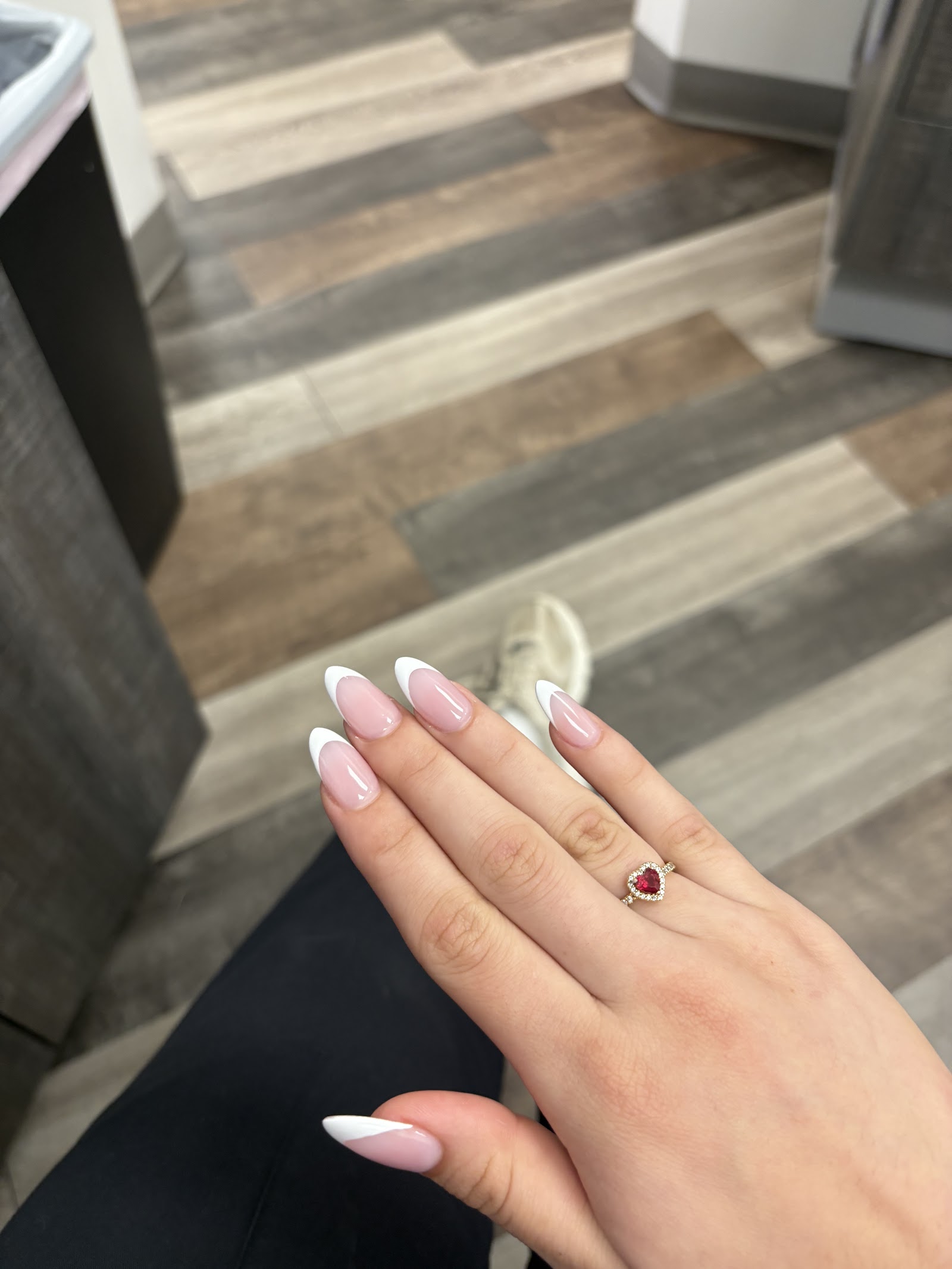 V Nails Spa nail photo 1