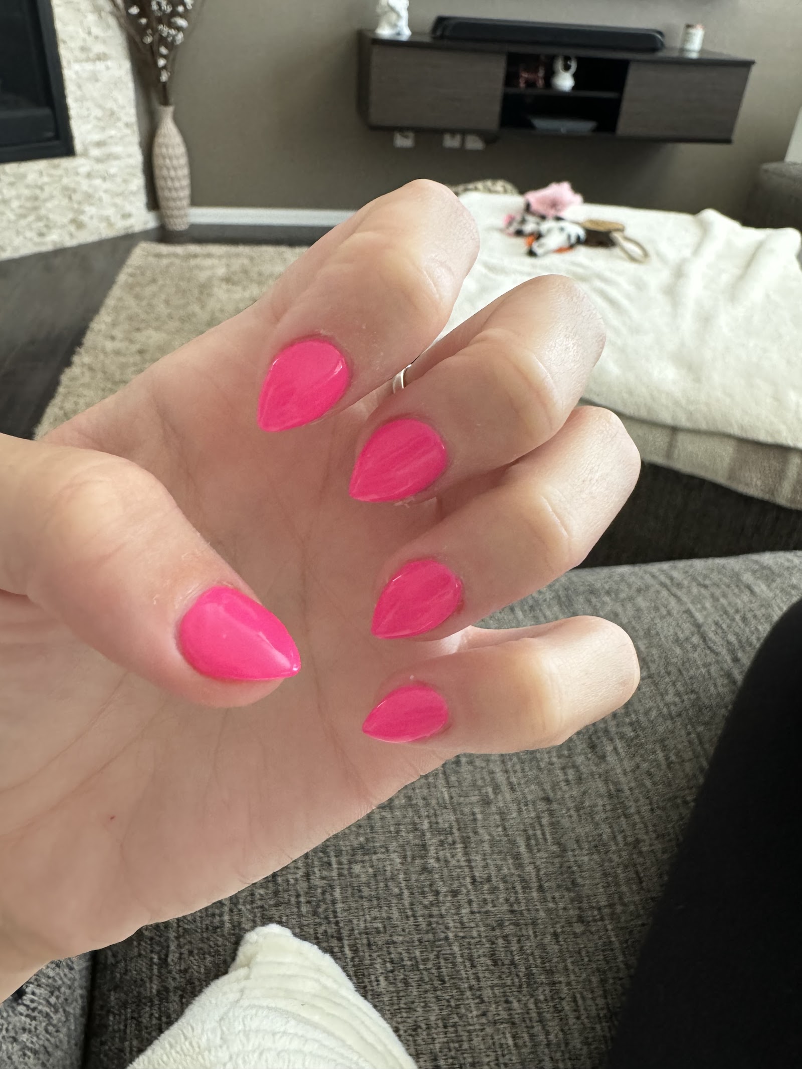 V Nails Spa nail photo 2